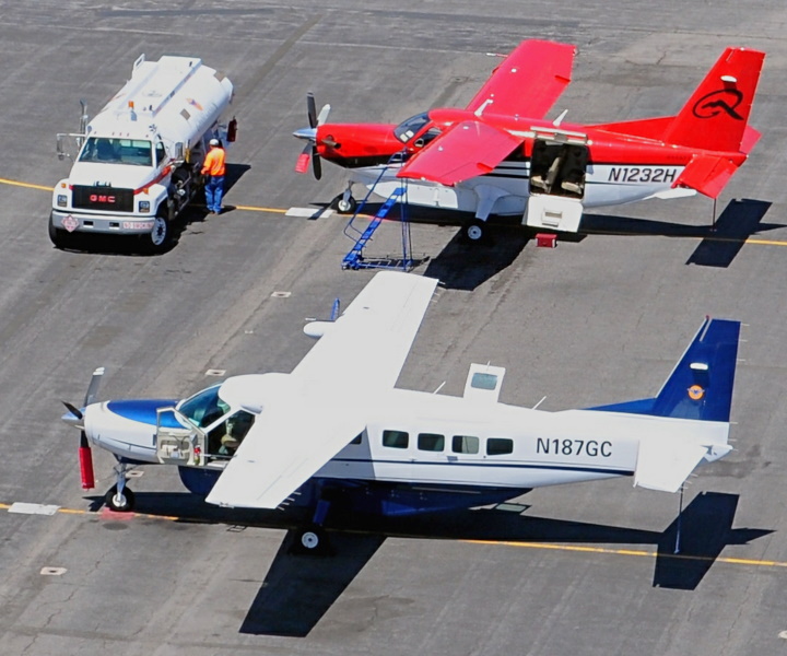 Quest Kodiak with belly pannier versus Caravan