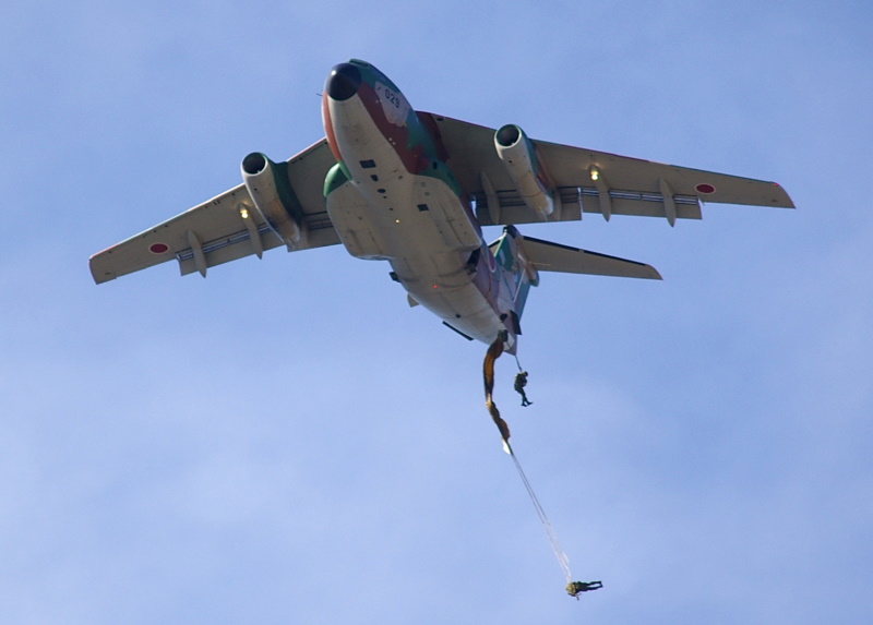 Kawasaki C-1 paratroop drop